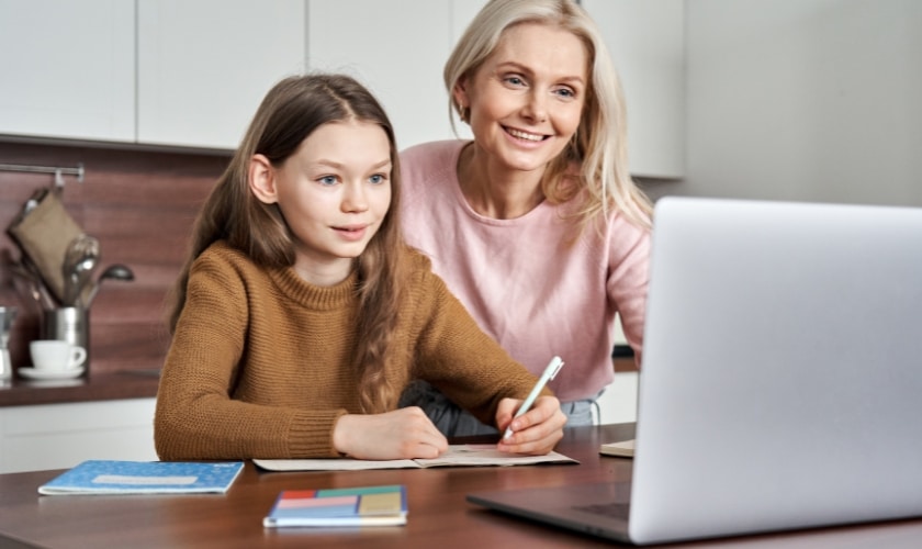 Parenting In The Digital Age: How Parent Education Classes Address Screen Time And Online Safety